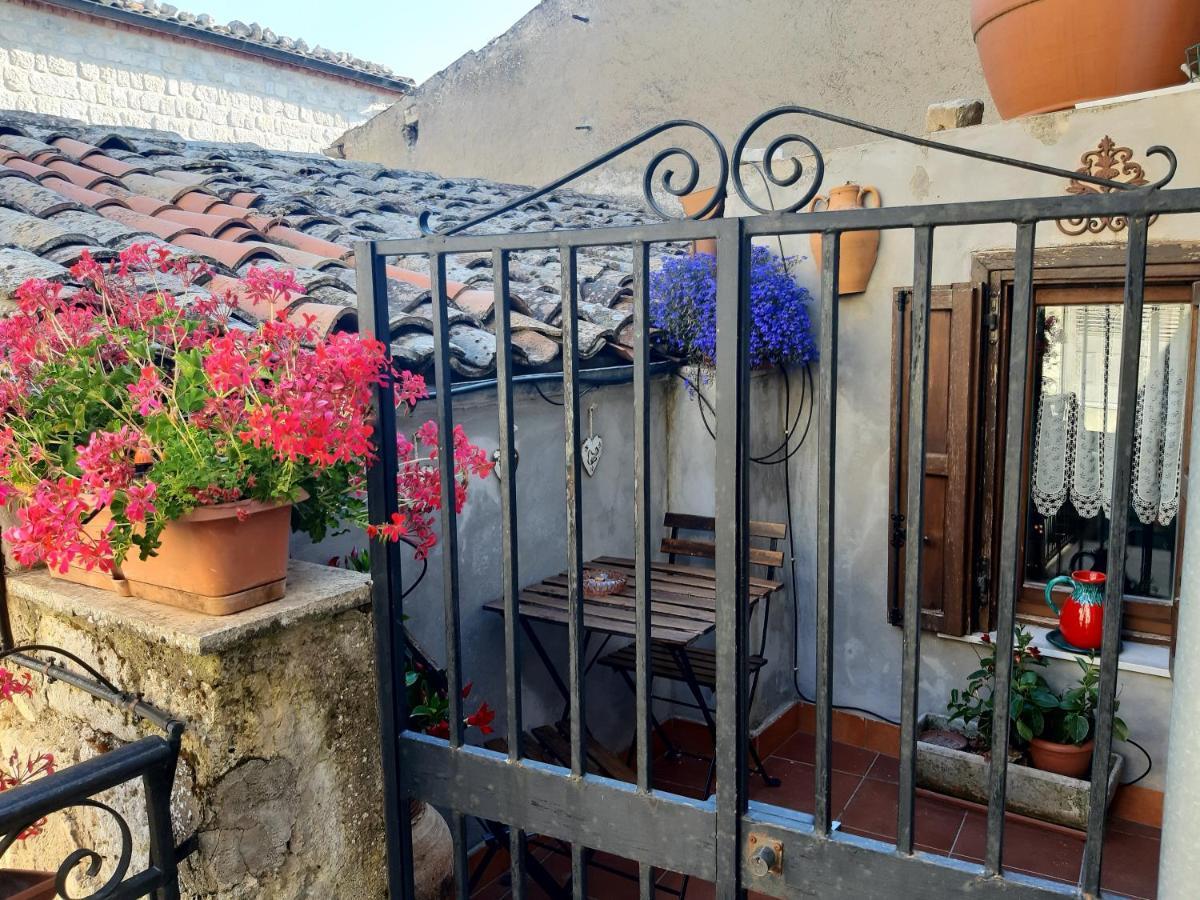 La Casa Del Pittore Di Petralia ペトラリーア・ソプラーナ エクステリア 写真